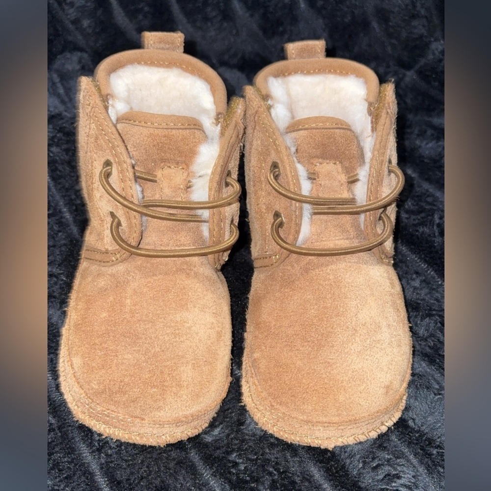 UGG INFANT Chestnut Suede Boots with White Fur Lining